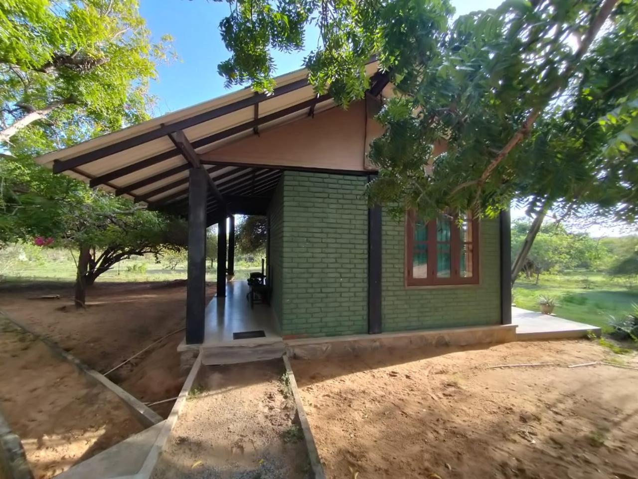 Yala Ying Yang Hostel & Camping Bagian luar foto